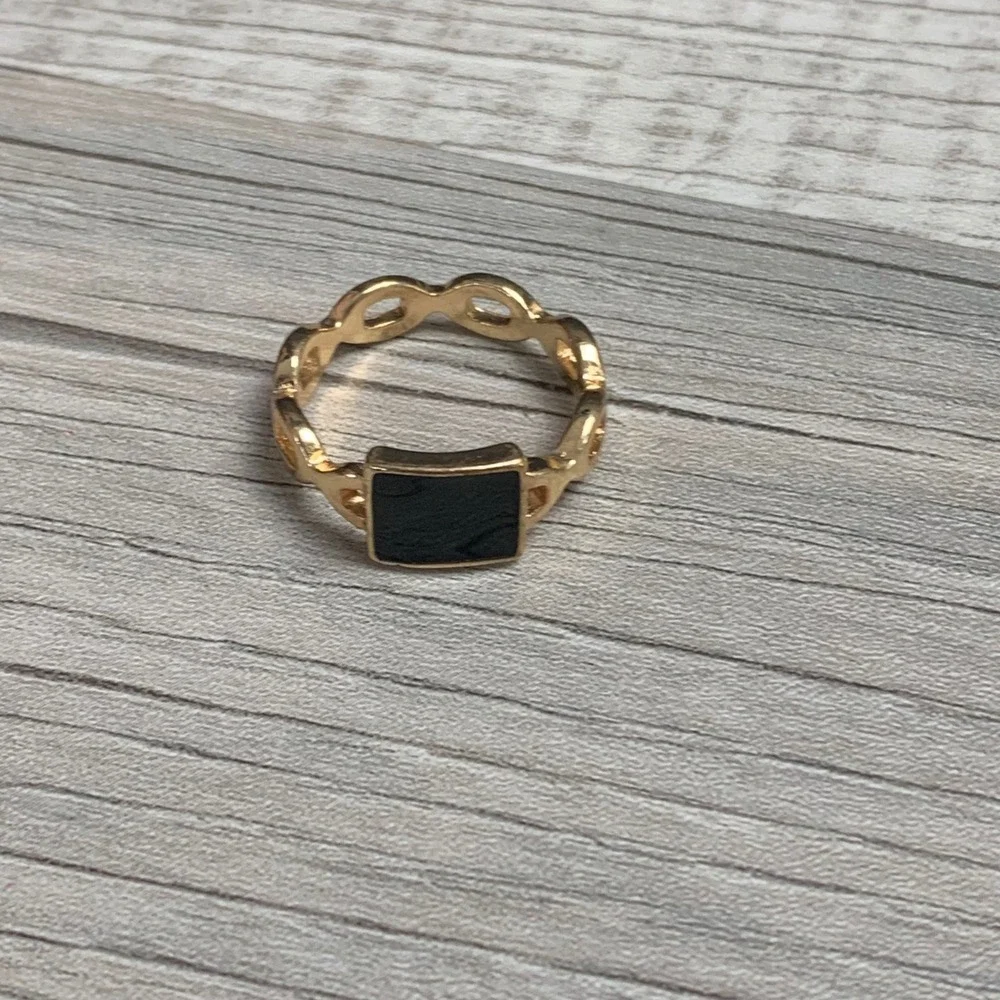 Gold Tone Square Black Enamel Infinity Link Band Statement Ring Size 9